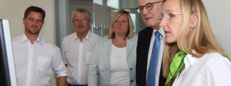 Bild HERZOG INTERTEC bekommt Besuch von Volker Kauder CDU/CSU-Fraktionsvorsitzender im Bundestag und der CDU-Kreisvorsitzenden Maria-Lena Weiß